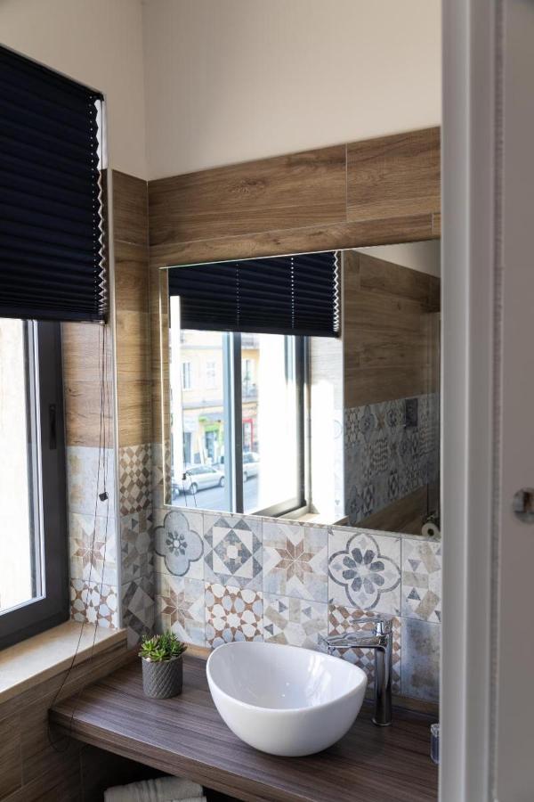 نابولي Famalu Apartments المظهر الخارجي الصورة