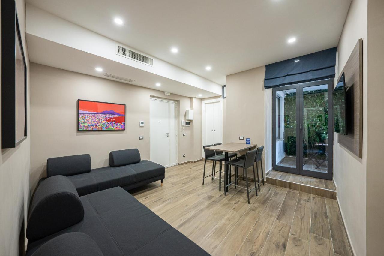 نابولي Famalu Apartments المظهر الخارجي الصورة