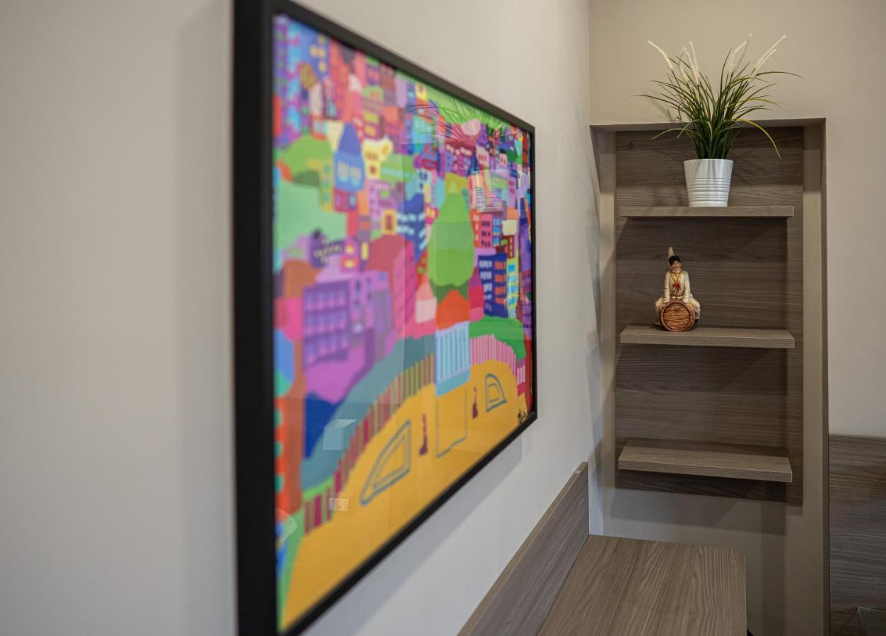 نابولي Famalu Apartments المظهر الخارجي الصورة