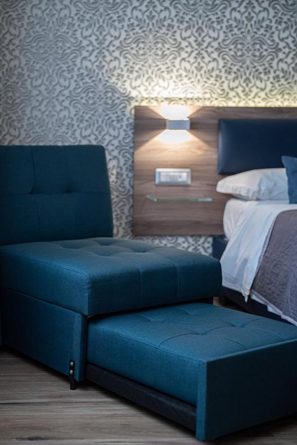 نابولي Famalu Apartments المظهر الخارجي الصورة
