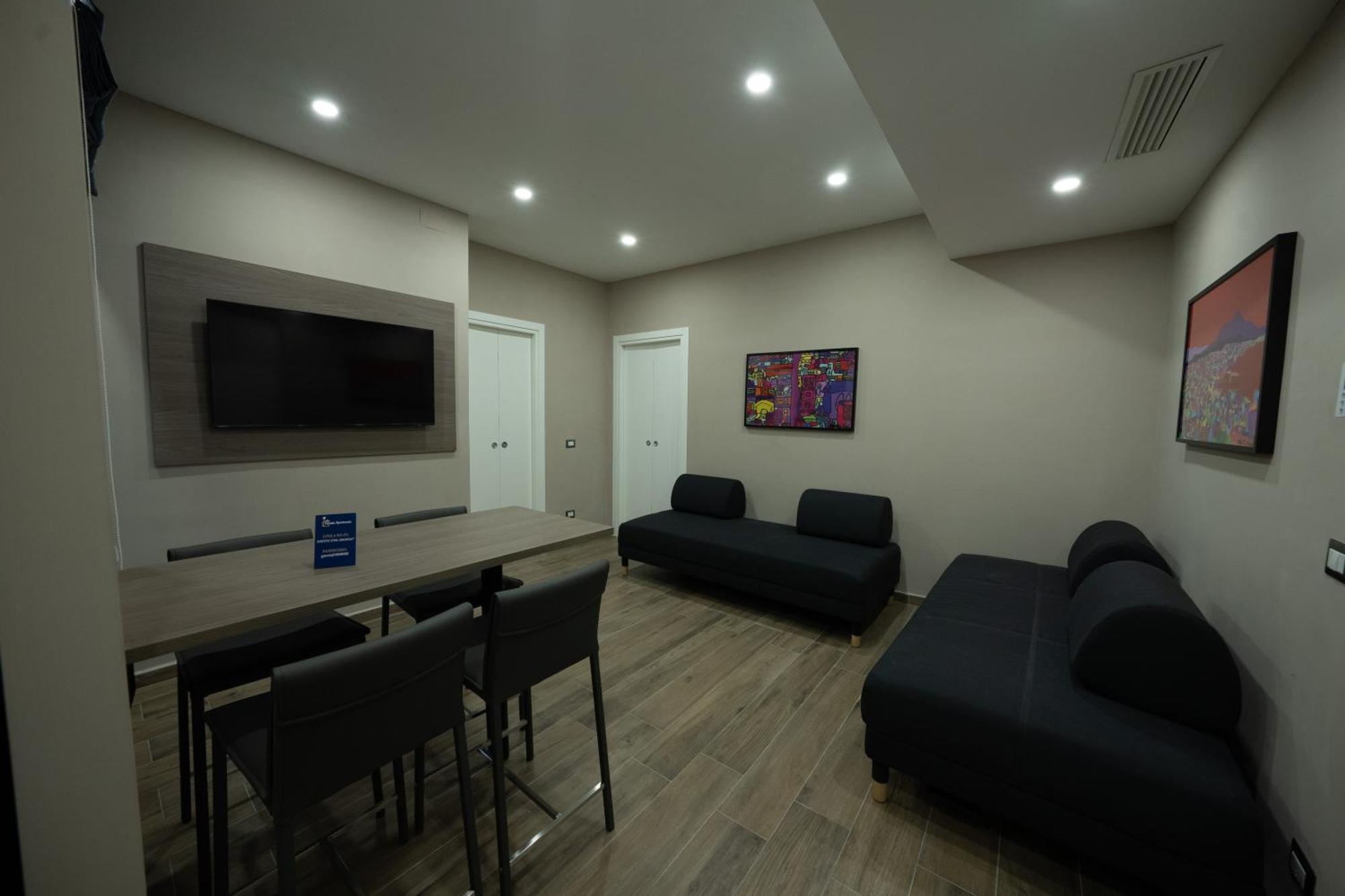 نابولي Famalu Apartments المظهر الخارجي الصورة